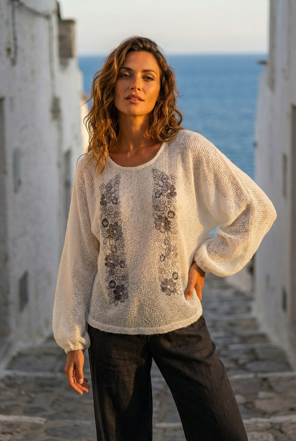 Bluza tricot de lana cu broderie - LP201