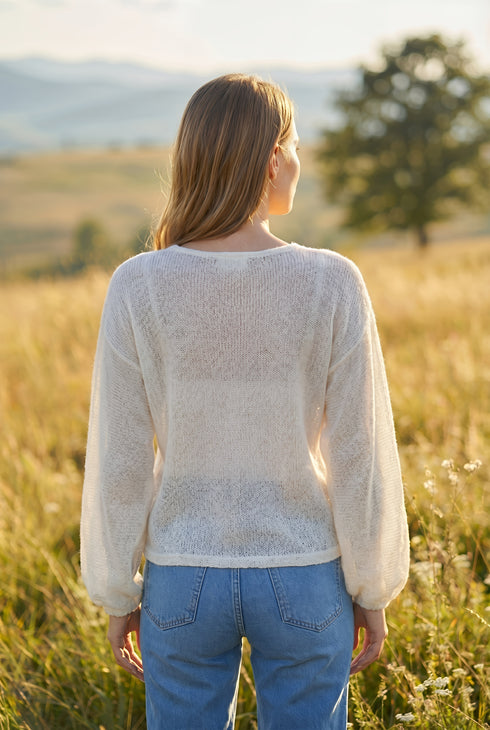 Bluza tricot de lana cu broderie - LP206