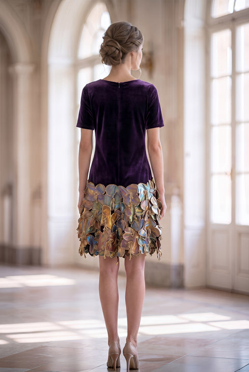 Rochie din Catifea Prună cu Garnitură Florală Pictată Manual – LP253R