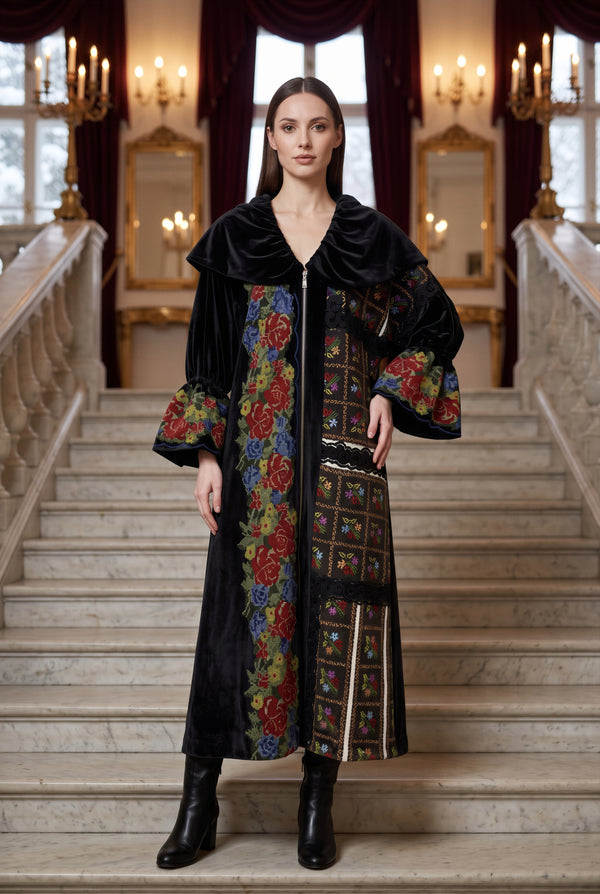 Pardesiu din catifea neagra cu broderie de trandafiri si gluga LP265P - fata