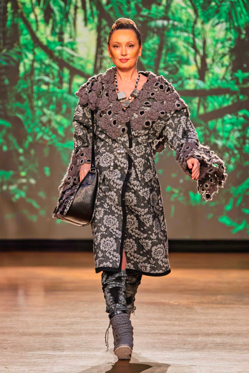 Jachetă stofă cu garnituri lucrate manual – CTN-76