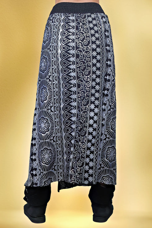 Fusta vâscoză brodată S10