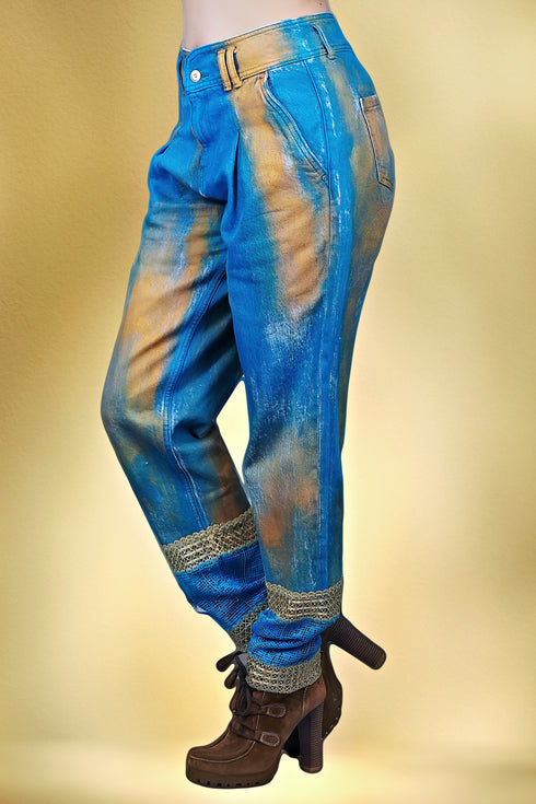 Pantaloni denim pictați și brodați S24