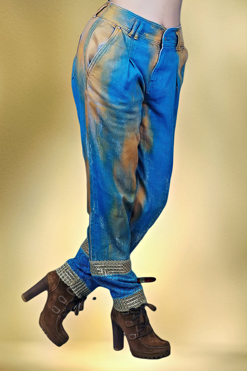 Pantaloni denim pictați și brodați S24