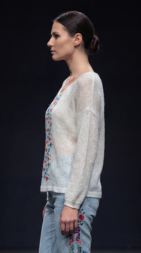 Bluza tricotata cu broderie – LP138
