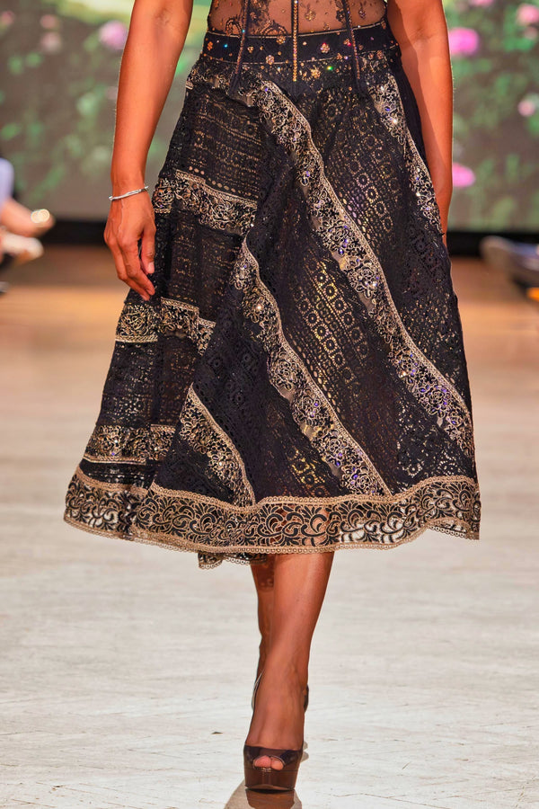 Fusta din dantela neagra cu fir metalic – CTN-8