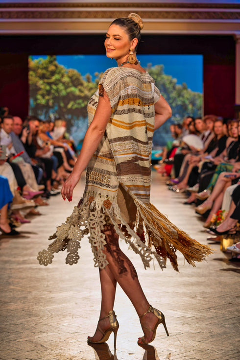 Rochie tricotată manual cu franjuri – CTN-U5