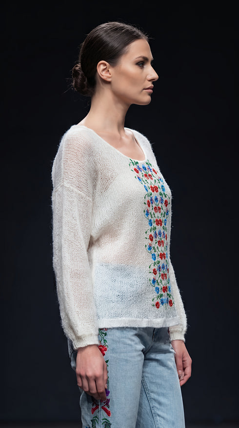 Bluza tricotata cu broderie – LP138