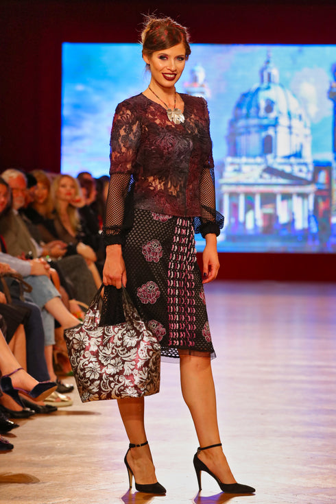 Fusta plasa neagra cu broderie I-24