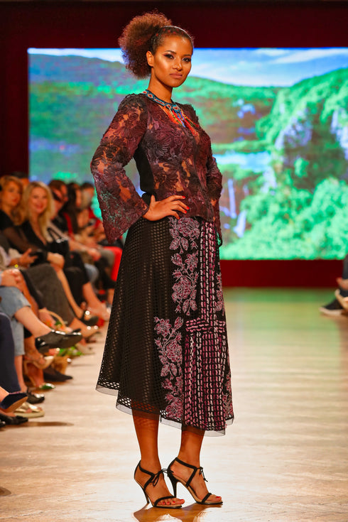 Fusta plasa neagra cu broderie I-32