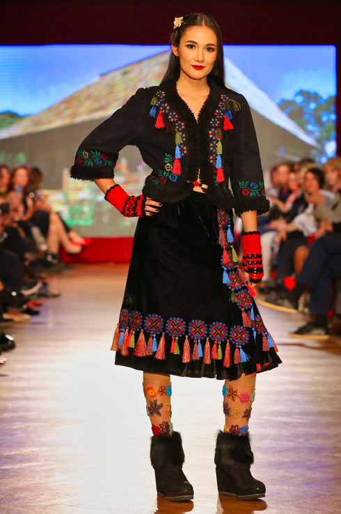 Fusta catifea cu broderie P-41