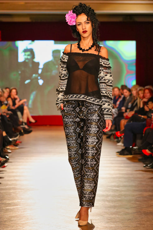 Bluza tul negru cu broderie P-56