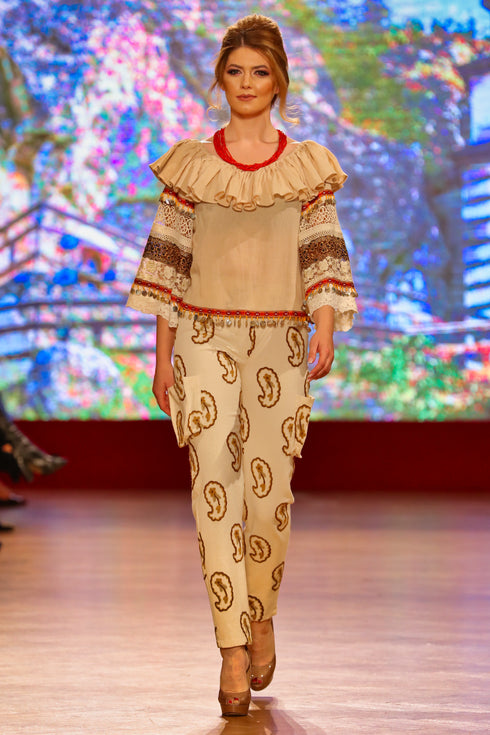 Bluza bej cu garnituri dantelate I-33