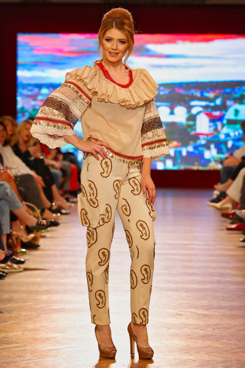 Bluza bej cu garnituri dantelate I-33