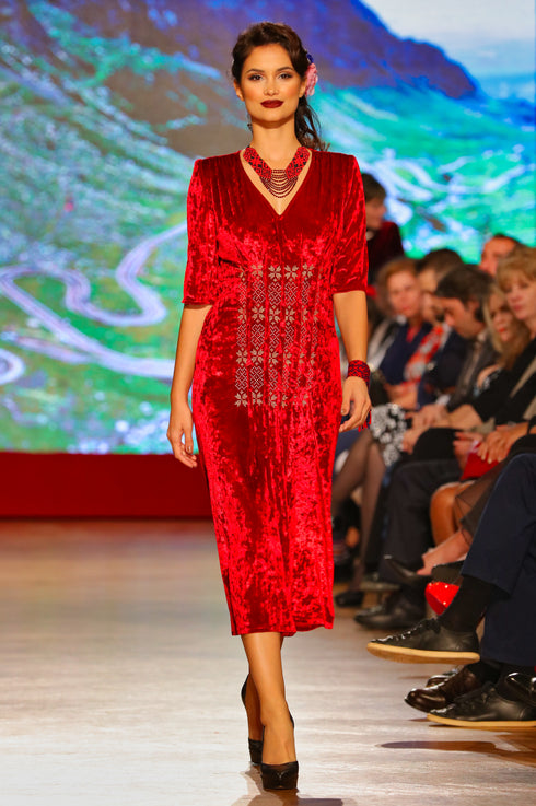 Rochie catifea cu broderie P-17