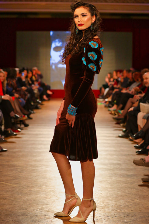 Rochie catifea cu broderie T-47