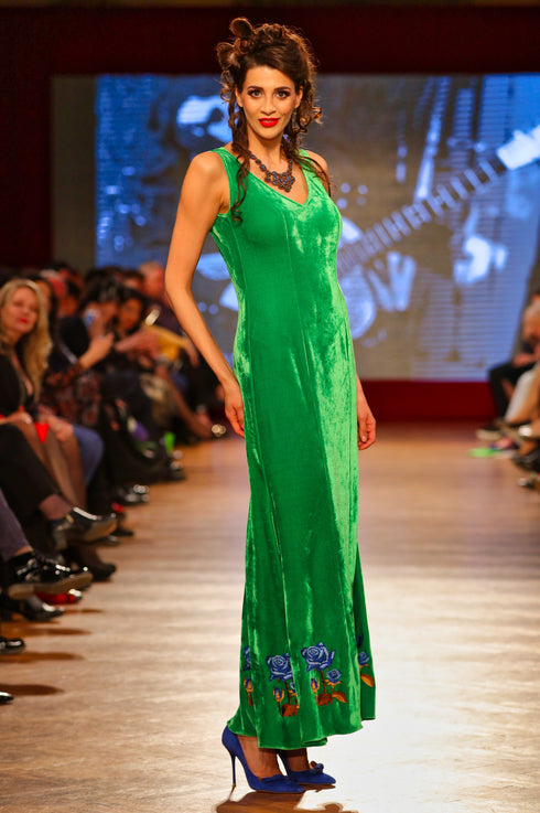 Rochie catifea cu broderie T-100