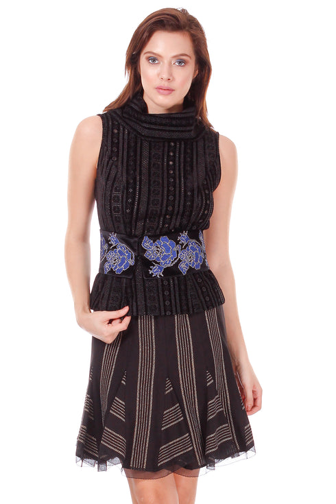 Bluza neagra cu broderie P-7