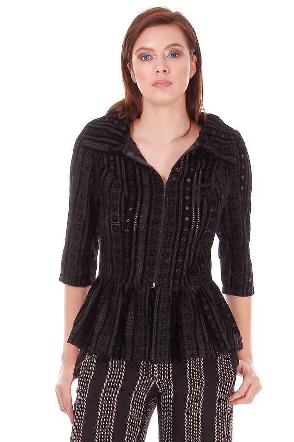 Bluza neagra cu broderie P-9