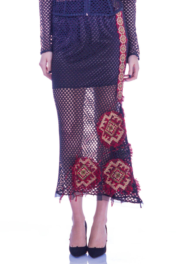 Fusta plasa neagra cu broderie colorata I-20