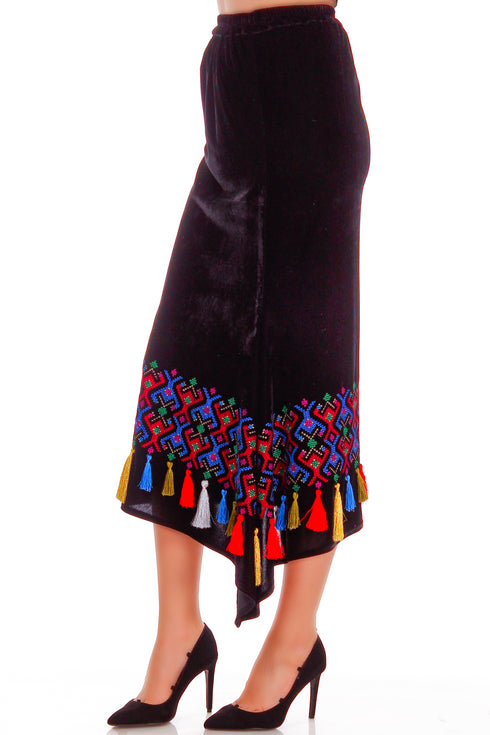Fusta catifea neagra cu broderie P-43