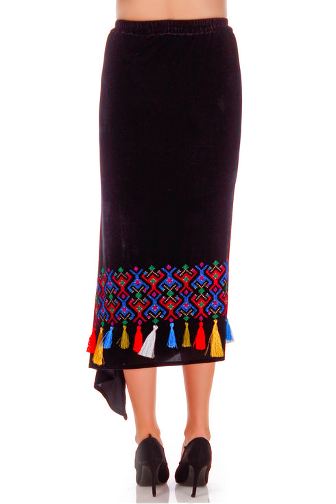 Fusta catifea neagra cu broderie P-43
